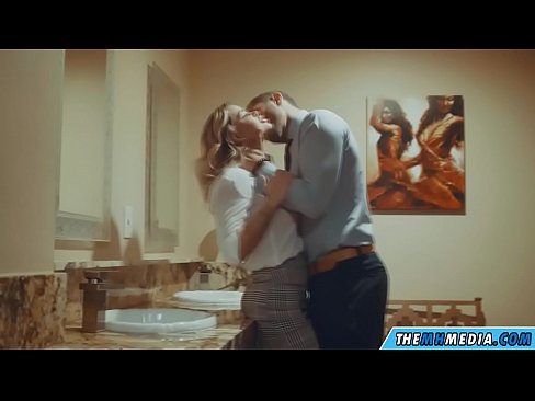 ❤️ Бүкіл аққұба сізді қоғамдық дәретханада азғырғанда ❤❌ Супер секс бойынша бізде ❌️❤